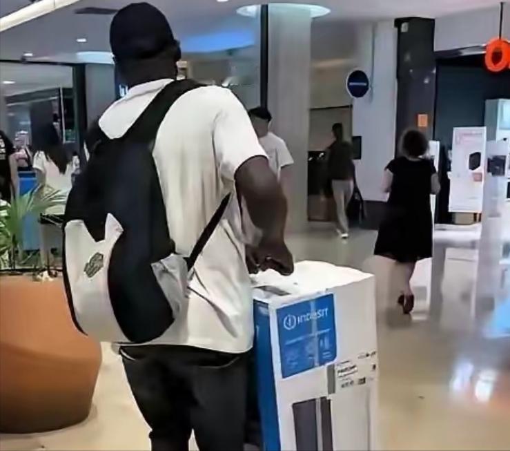 "老外太难了“!!!花三万多块买中国空调的老外，吼出的那句“16度”，根本不是一