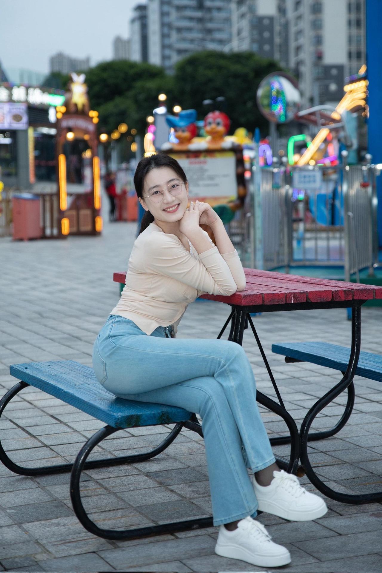 33岁，阿姨姐，金丝边框，“裤里丝”熟女阿姨最迷人