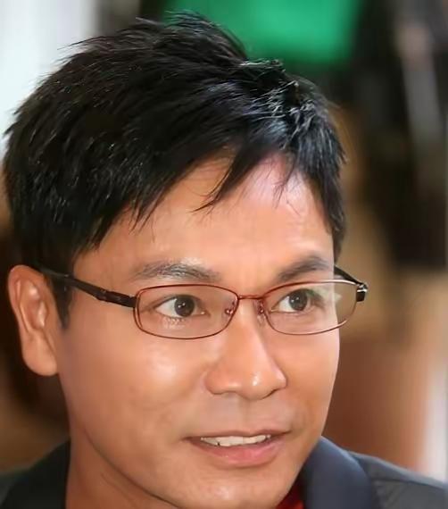 1997年，贫穷的郭晋安，向相恋4年的女友刘小慧求婚。没想到，刘小慧直接拒绝！转