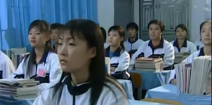 高考临近，孩子压力大，就会出现很多小状况。同事的女儿前天打电话，要求家长立即把