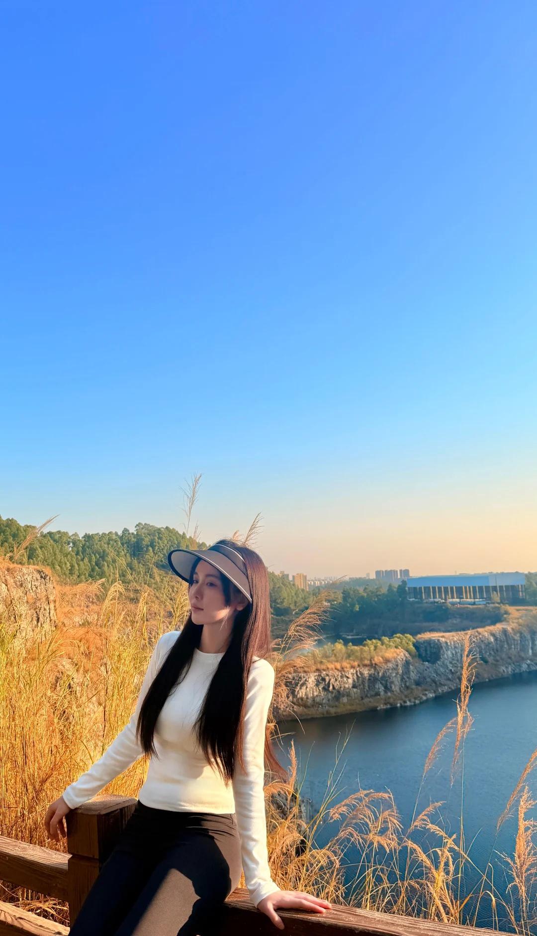 有没有爬山搭子？有集美一起约户外爬山徒步吗？石牙顶天坑太出片了吧[扁嘴]非常