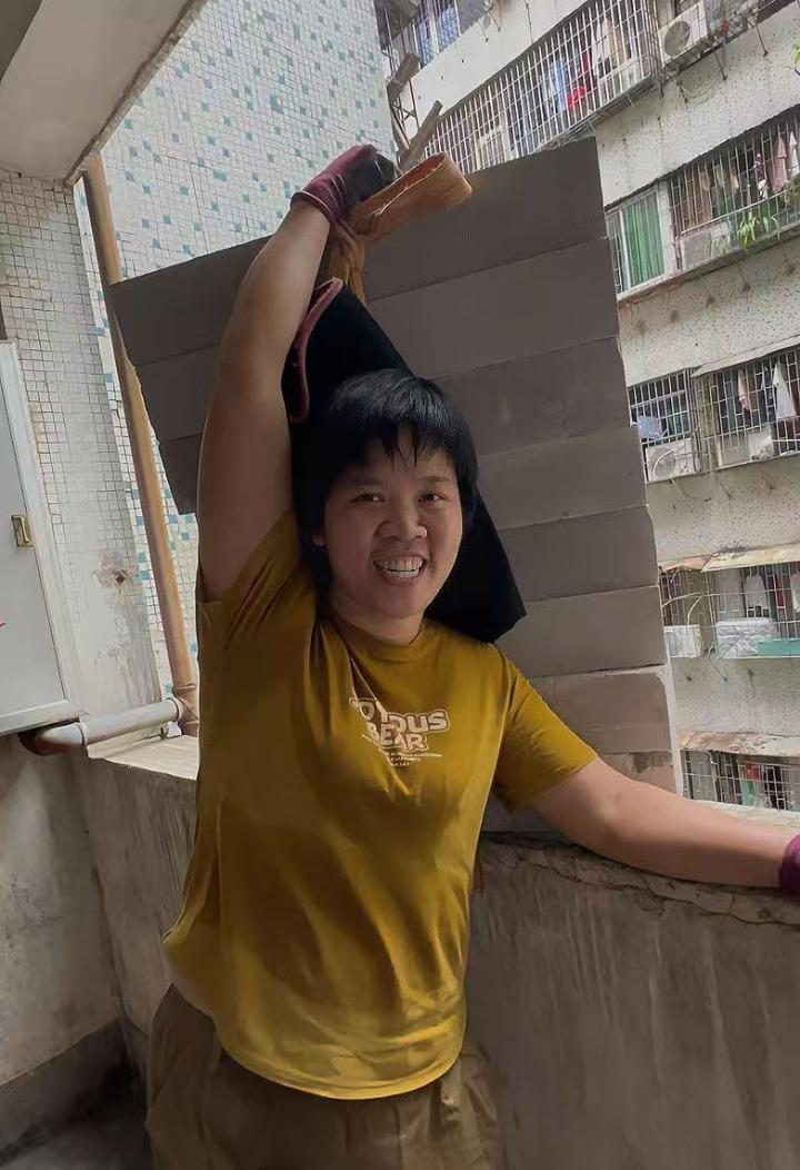 广州扛楼妈妈云姐，真的看一次破防一次。魏云桂，湖南衡阳人，1986年出生，