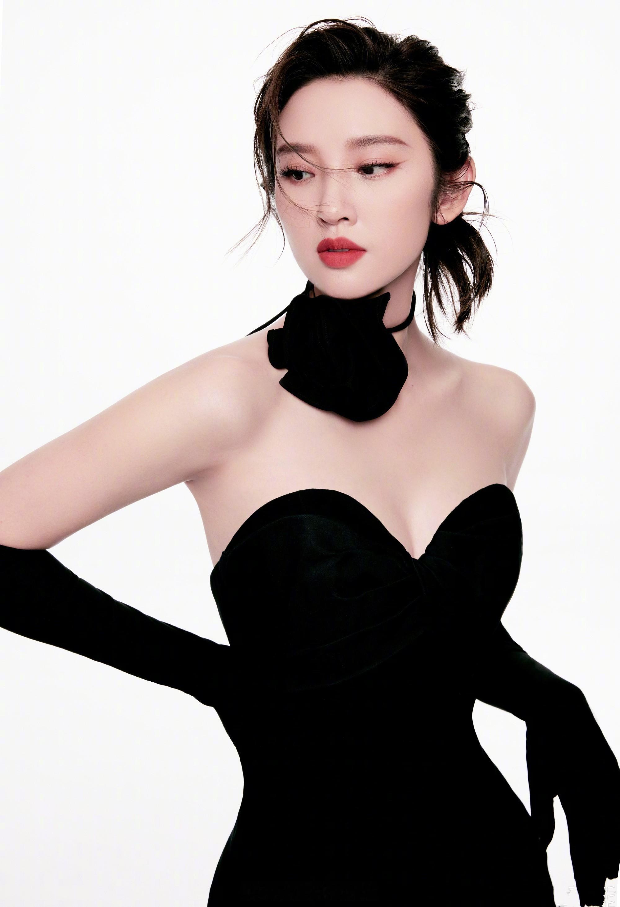 唐艺昕精致美丽迷人