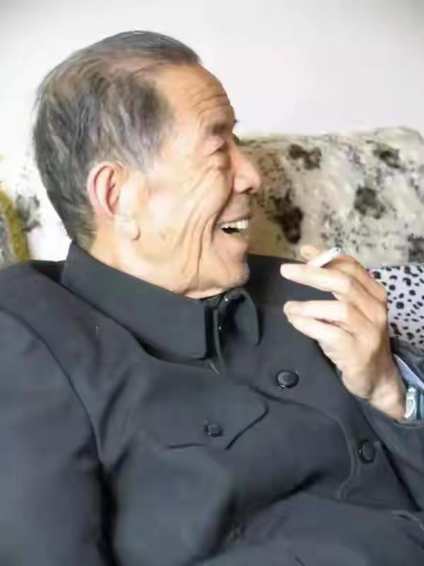 请欣赏已故著名书画家丁二兵先生七十年代的一幅画作，并请问画的是什么花？