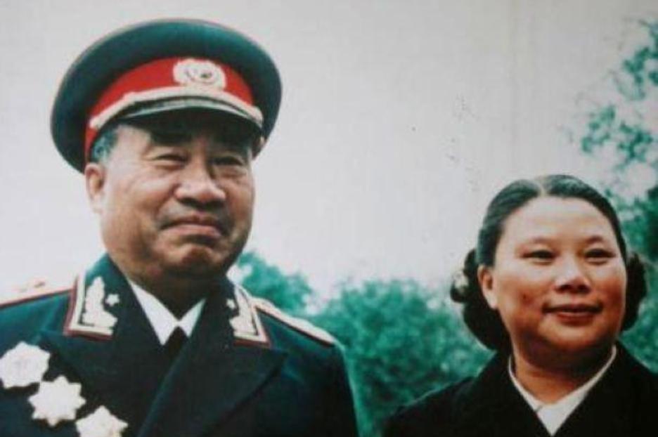 1960年朱德回到老家，却因衣着简朴被堂弟误认，甚至被嘲笑不如县干部身份！19