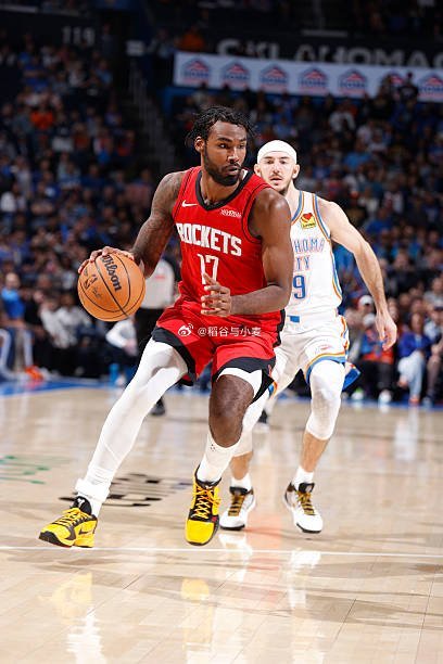 想想赛季初，因为伊森没和火箭完成提前续约，结果火箭球迷真是各种冷嘲热讽。到现在再