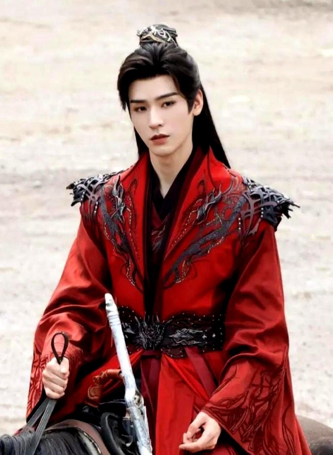 昨晚刷完《暗河传》大结局，手机直接被我扔沙发——苏昌河死，苏暮雨残，连小姑娘慕雪