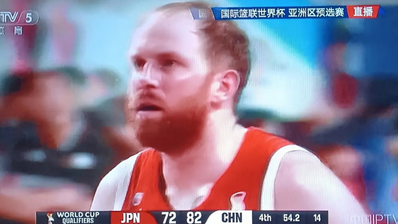 柯克这哥们的功夫，2025年7月在沙特吉达亚洲杯上就领教过了。年龄大，体能差，都