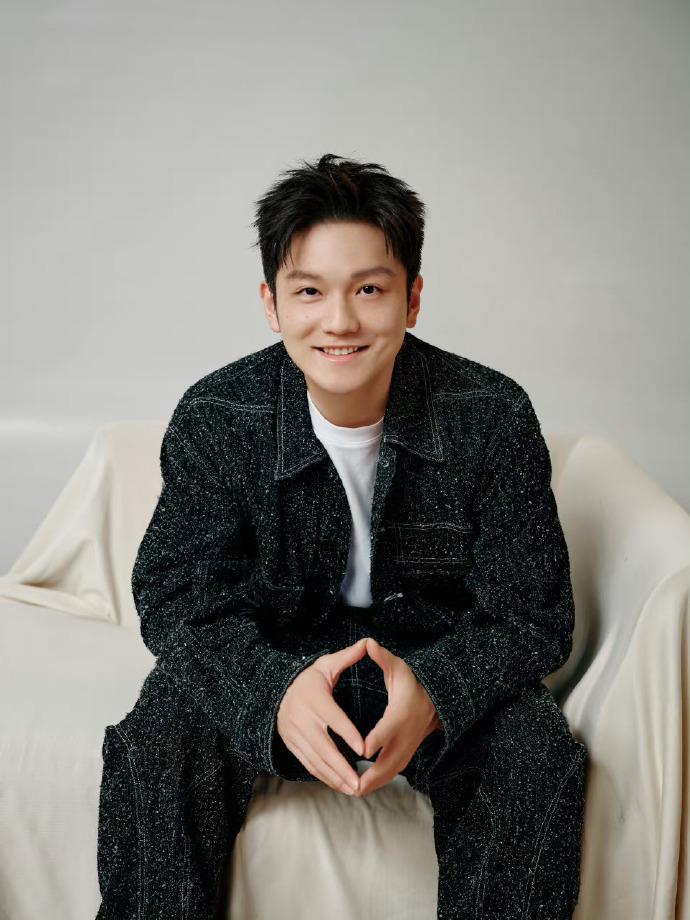 看到今天的樊振东，真有一种恍若隔世的感觉，这还是那个憨憨的小胖吗？估计东