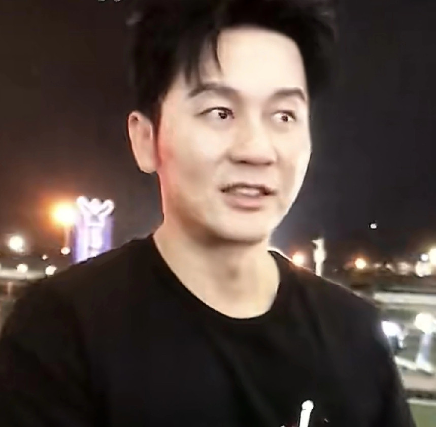 粉丝问李晨：你可以祝我英语六级考试顺利吗？没想到李晨直接来了句祝你考7级。直