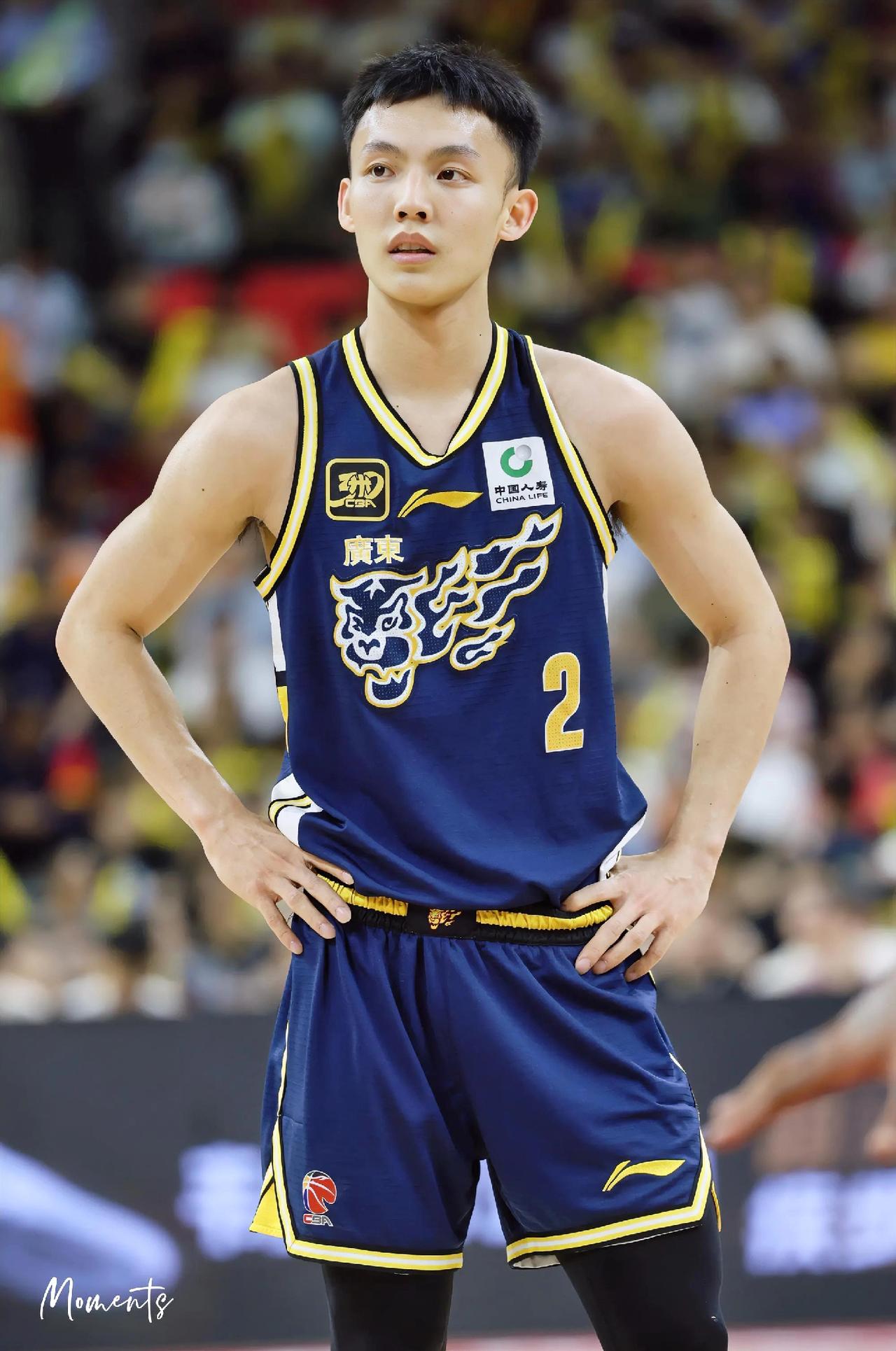 2连败！！广东81-97不敌上海，谁在场上出工不出力，一目了然！！！崔永熙