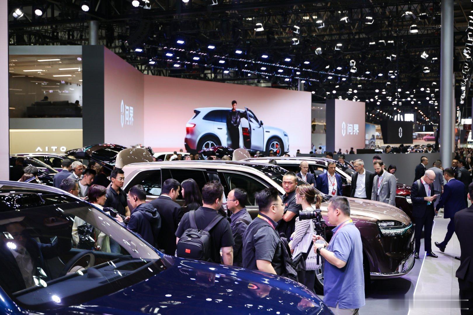 问界M6交付仪式人气拉满大批用户亲临问界M6交付现场，进一步证实问界M6六大