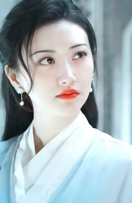 深不见底的景甜好美啊，保存图片做壁纸吧