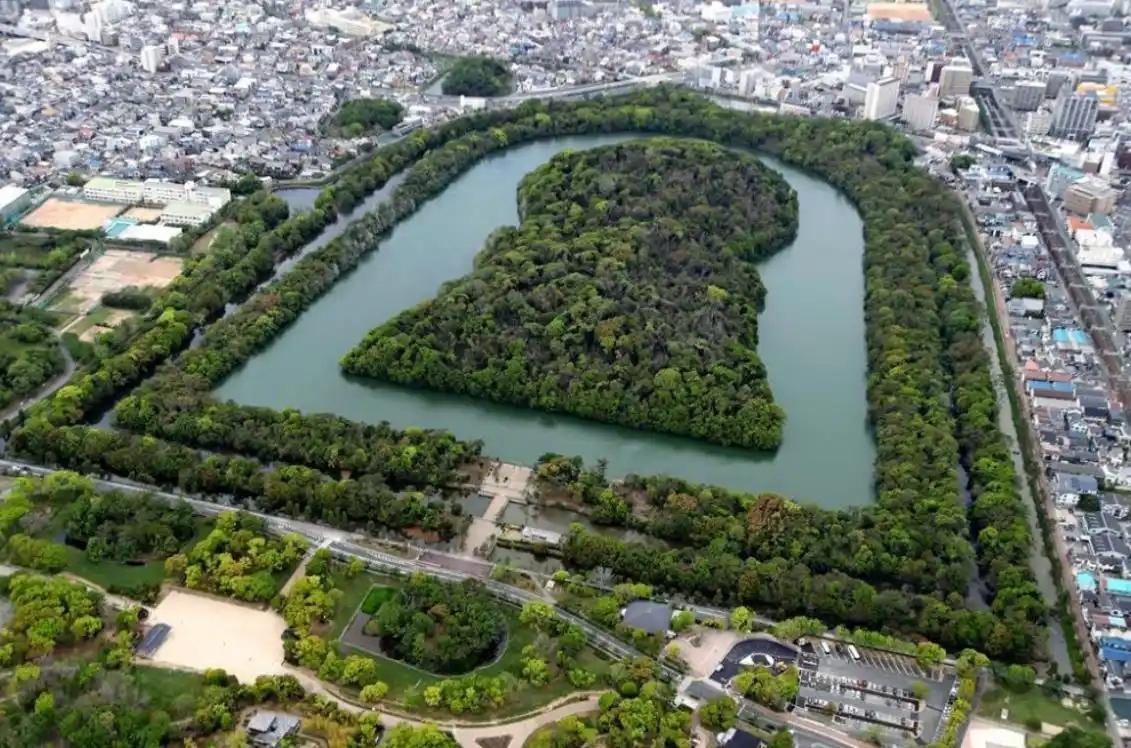 日本大阪曾说有个比秦始皇陵还大的巨型陵墓，被封锁了整整1500年死活不让挖。直到