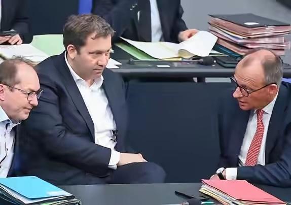 近日，即将开启访华行程的德国财政部长克林贝尔表示：“德国希望与中方进行谈判，寻求