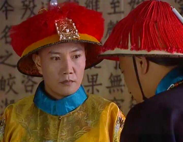 乾隆为啥瞧不上嘉庆。1796年正月初一，紫禁城太和殿，颙琰正式接受了皇位。典