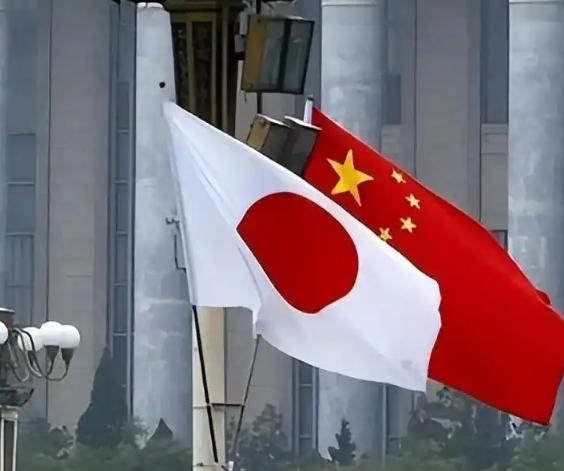 一名在日本生活的华人曾放话：“说句实在话，真要是中日打起来，中国根本不是日本的对