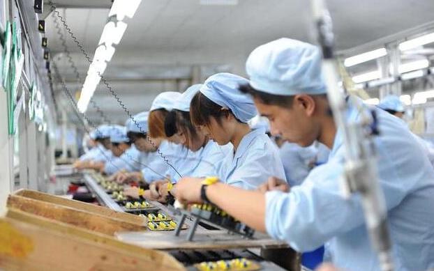 谁能想到，当年最穷的打工人，竟用微薄养老金补贴了全国最富的城市？将近20年