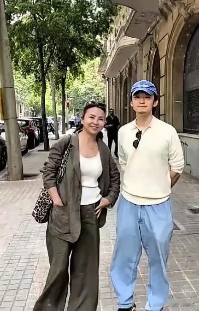 董子健到底有多高，真是个很多人关注的未解之谜[狗头]图1看他跟素人女网友的合