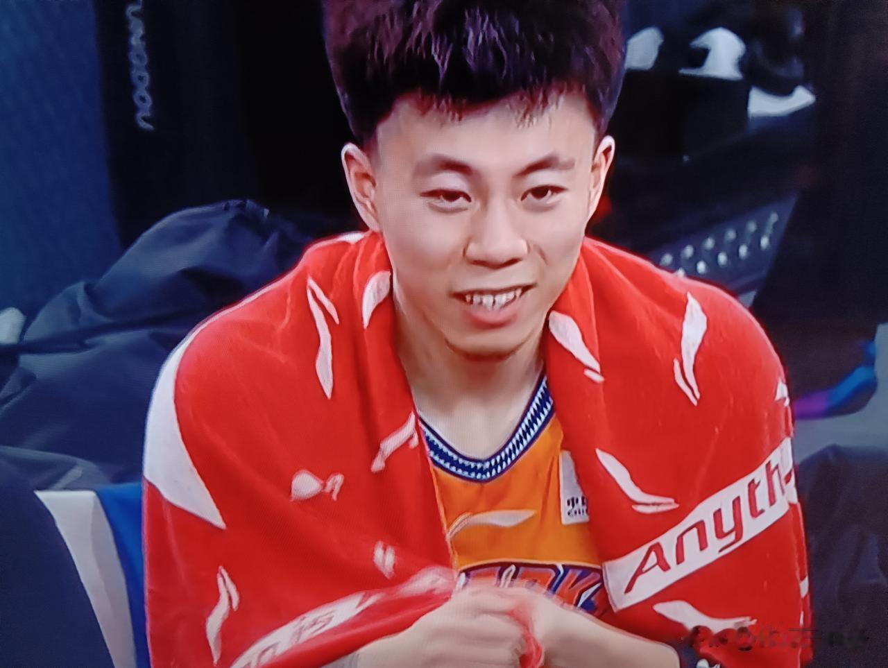 打广东男篮，张镇麟能得到三十一分，打其它球队，张镇麟只得一分。上海男篮引进张镇麟