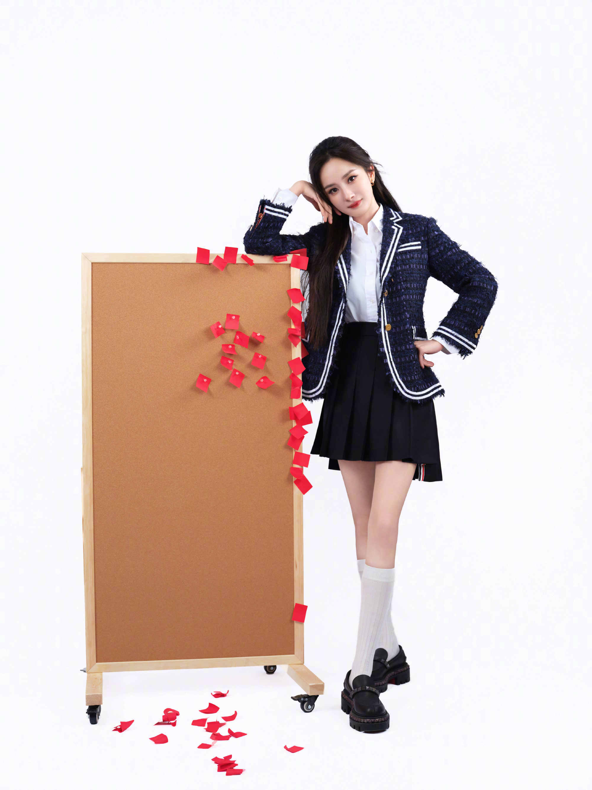 杨幂白色高筒袜杨幂学姐好漂亮