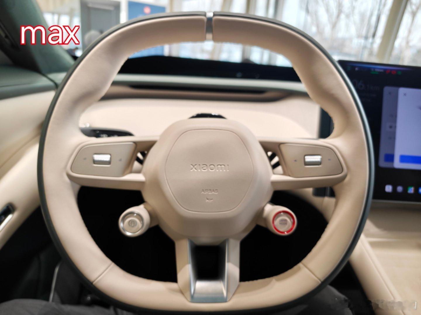 忘记哪个粉丝问我小米yu7﻿方向盘是不是真皮？我今天去店里看了结论【真皮】，但