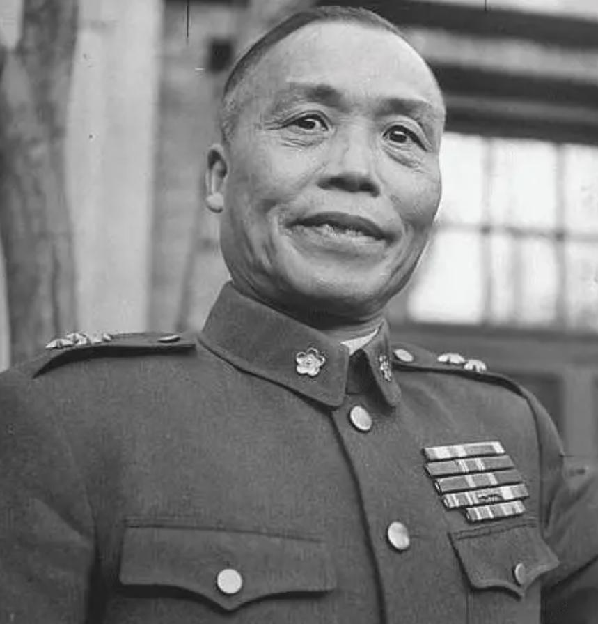 李宗仁在回忆录中，对杜聿明、邱清泉两位黄埔嫡系将领评价十分负面，说道：“杜、邱二