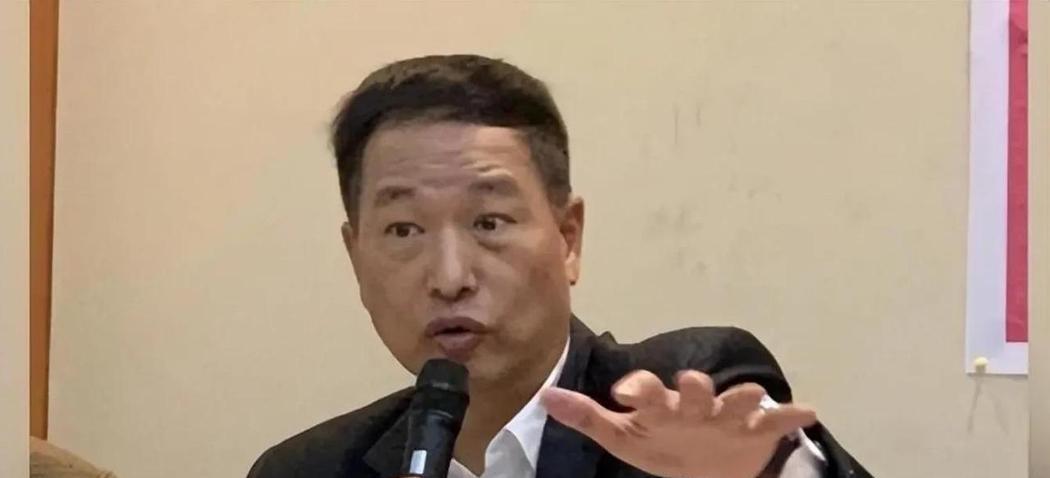 对台湾抵抗大陆越来越灰心！前台空军副司令张延廷今天预言，海峡天险现在被抹去了，两