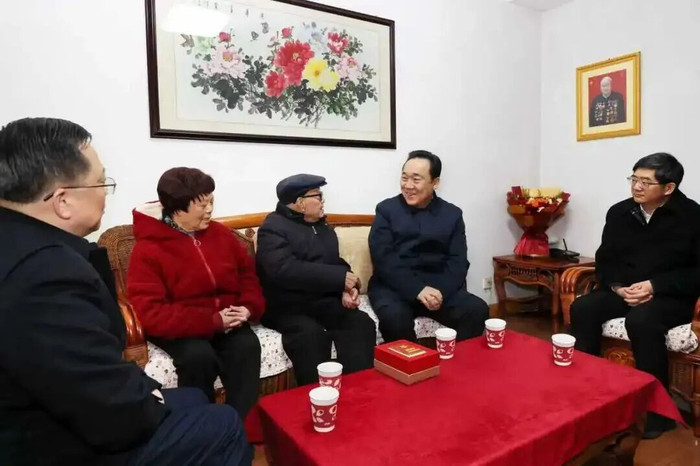 浙江省委书记王浩春节前夕慰问96岁抗战老兵 致敬峥嵘岁月