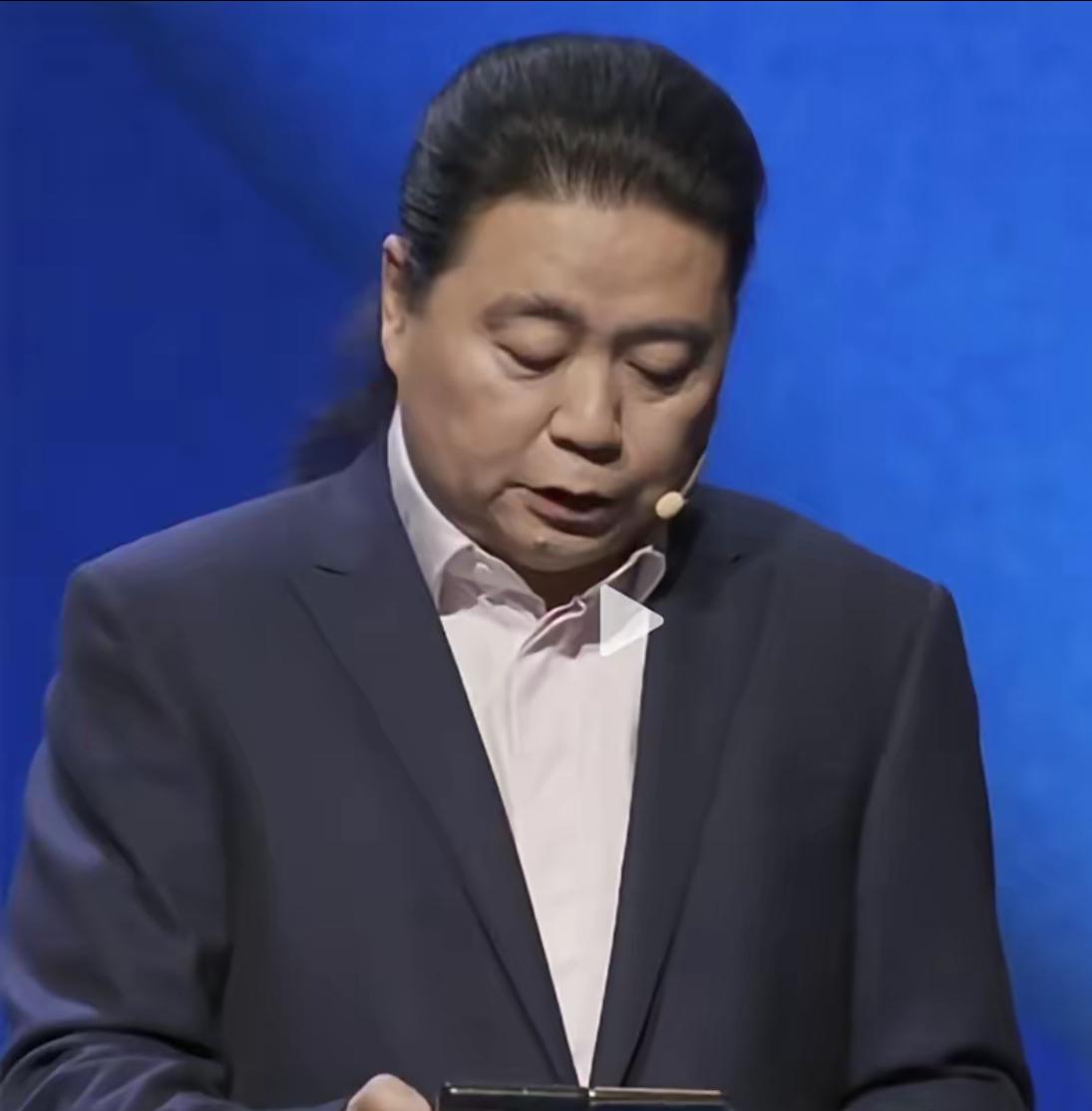 汪海林说的对，中国当代的文艺工作者，根子上就是小资产阶级，他们是没有文化的“文化