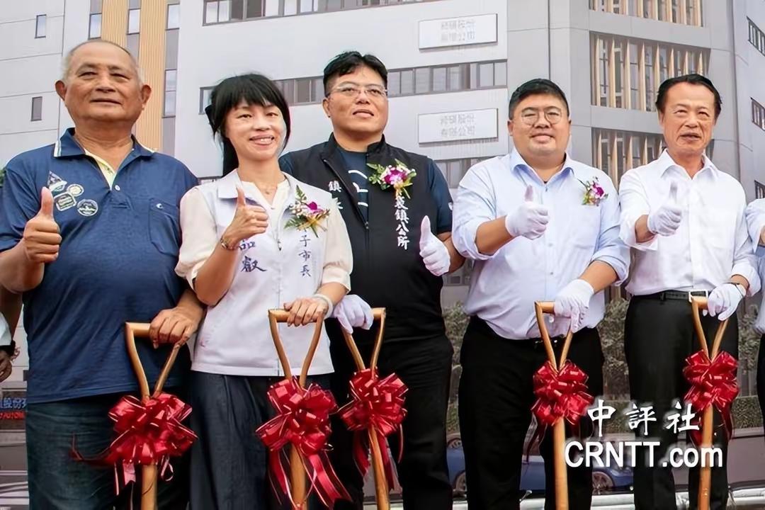 无党箱吴品叡能否撼动嘉义县25年“明文规定”？她天天跟着对手跑行程，却连句话都说