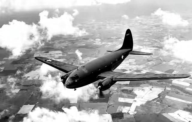 1949年2月20日凌晨，国民党空军少尉杨保庆趁人不注意，悄悄登上一架停在西安机