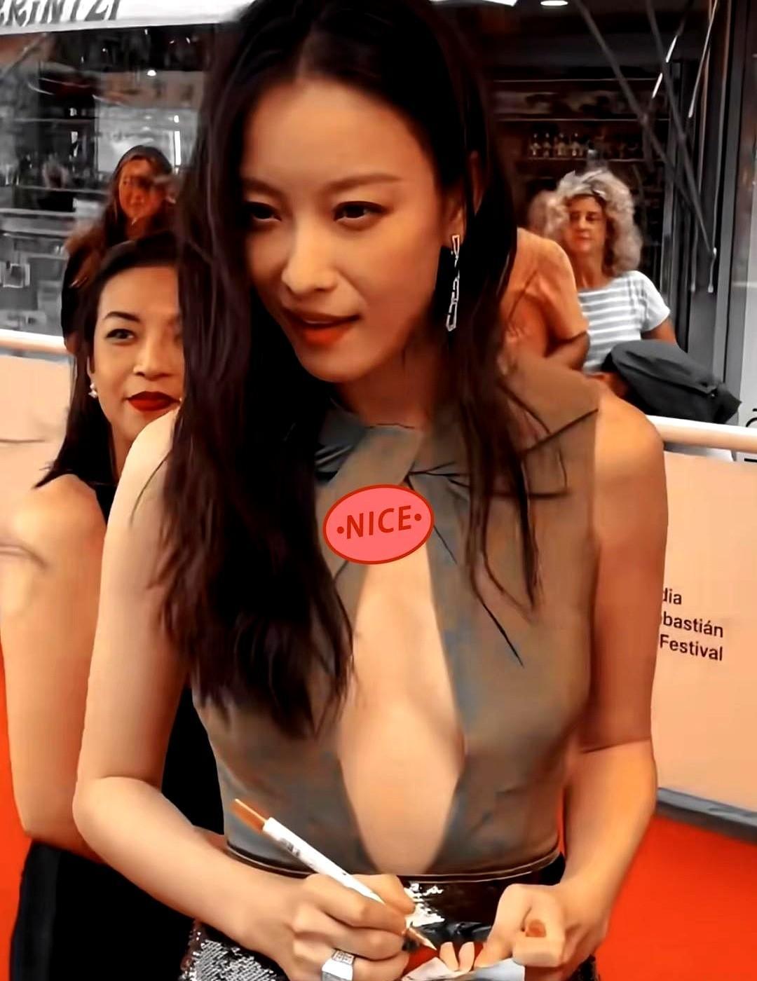 倪妮一上红毯，全场静了三秒。不是因为裙子有多贵，是那件衣服敢这么穿，她敢这么站