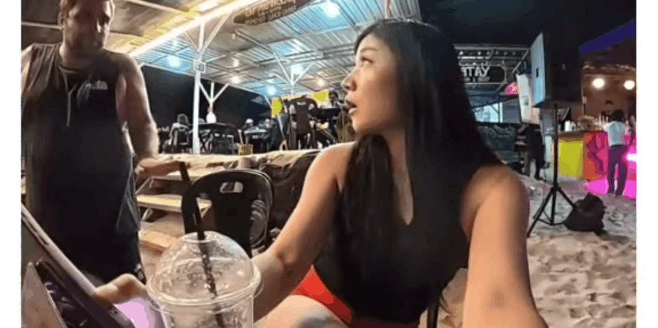 近日，一位女子曝光视频称：自己去马来西亚旅游，一晚上自己和朋友在海滩看烟火表演，