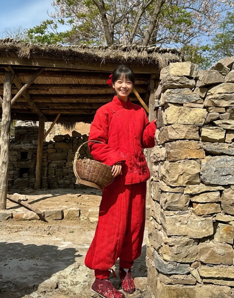 开玩笑啊！杨幂在《生万物》里竟然还有替身。这剧也没什么自己做不了的戏份吧？