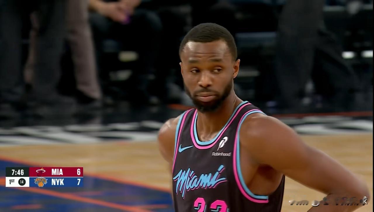 热火大将维金斯真是太会偷懒了！在今天热火客场以125：132不敌尼克斯的比赛中，