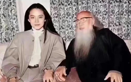 1983年，导演徐克为求张大千墨宝，亲自登门拜访。可是，张大千已经84岁，早已封