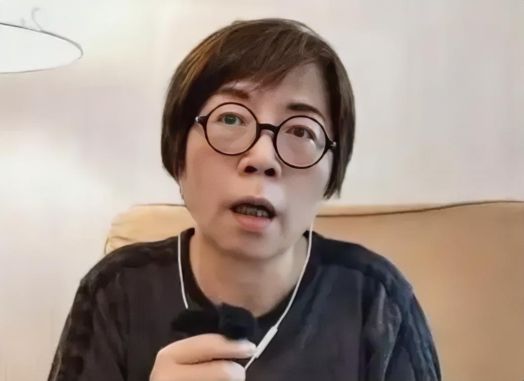 台湾名嘴黄智贤9月21日在节目中大肆吹捧陈水扁的女儿陈幸妤，“自立自强，没有靠爸