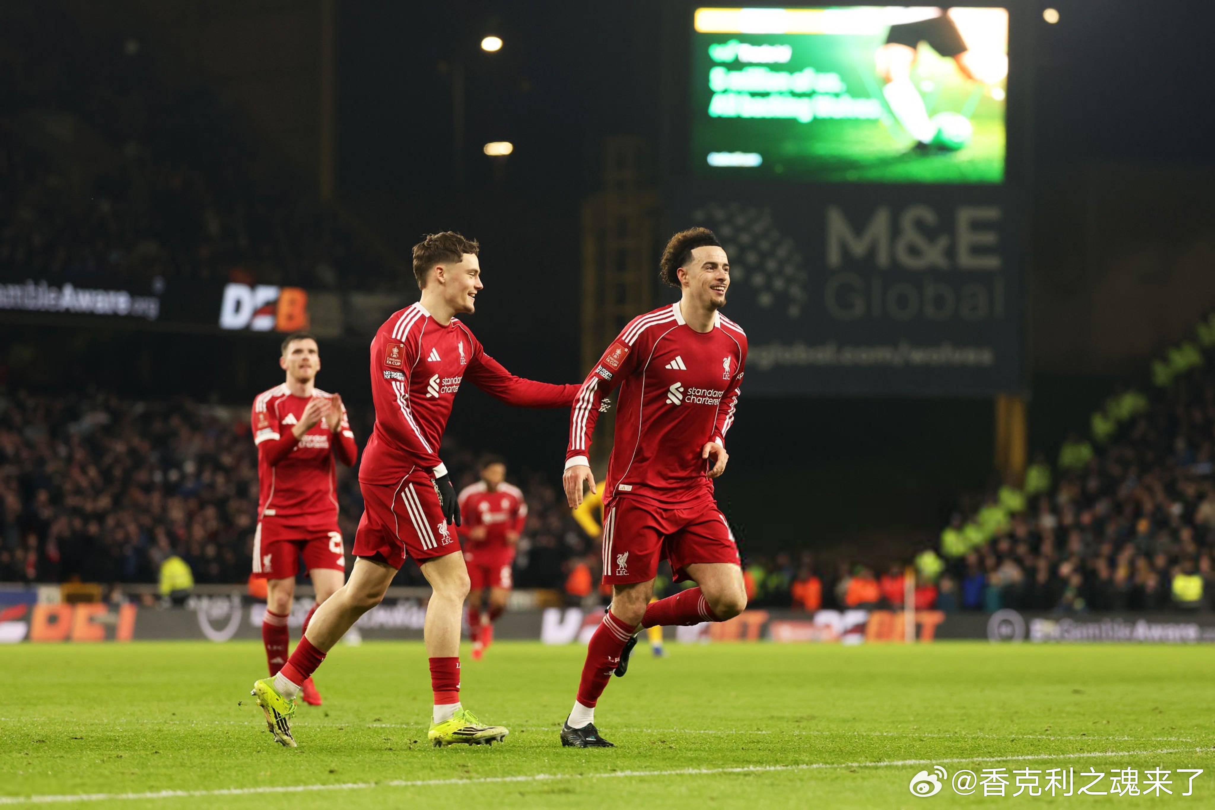 卡拉格指出中场问题：比赛打得越久，麦卡利斯特就越吃力。我认为这是利物浦在中场必须