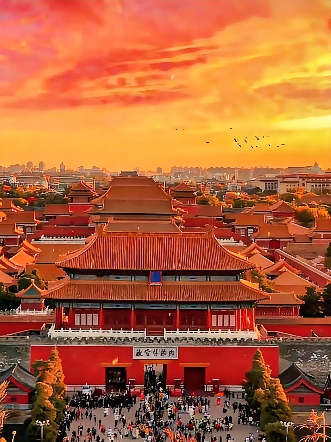 原来这是崇祯在煤山看向家的最后一眼：他知道，里面的一切——龙椅、奏章、三宫六