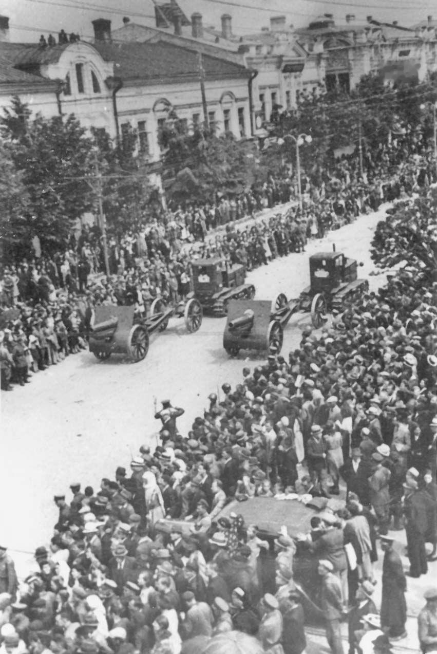 工业国就是好啊，自己能造拖拉机，平时可以耕地，战时还能拉炮——1940年7