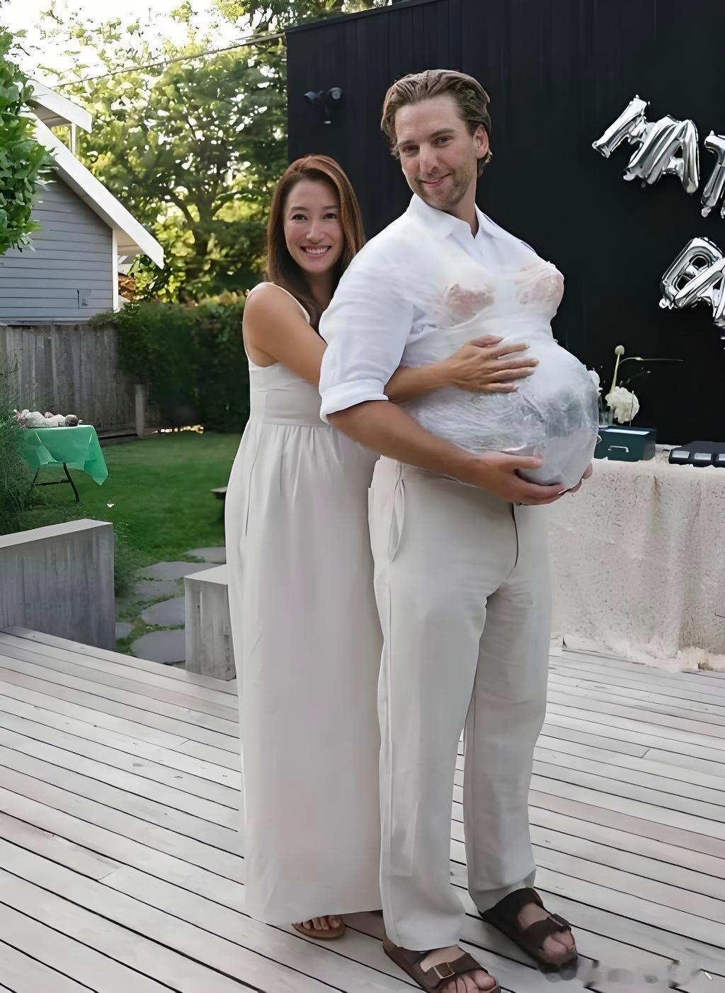 谢霆锋妹妹谢婷婷孕期与男友玩cosplay，看起来感情挺不错的