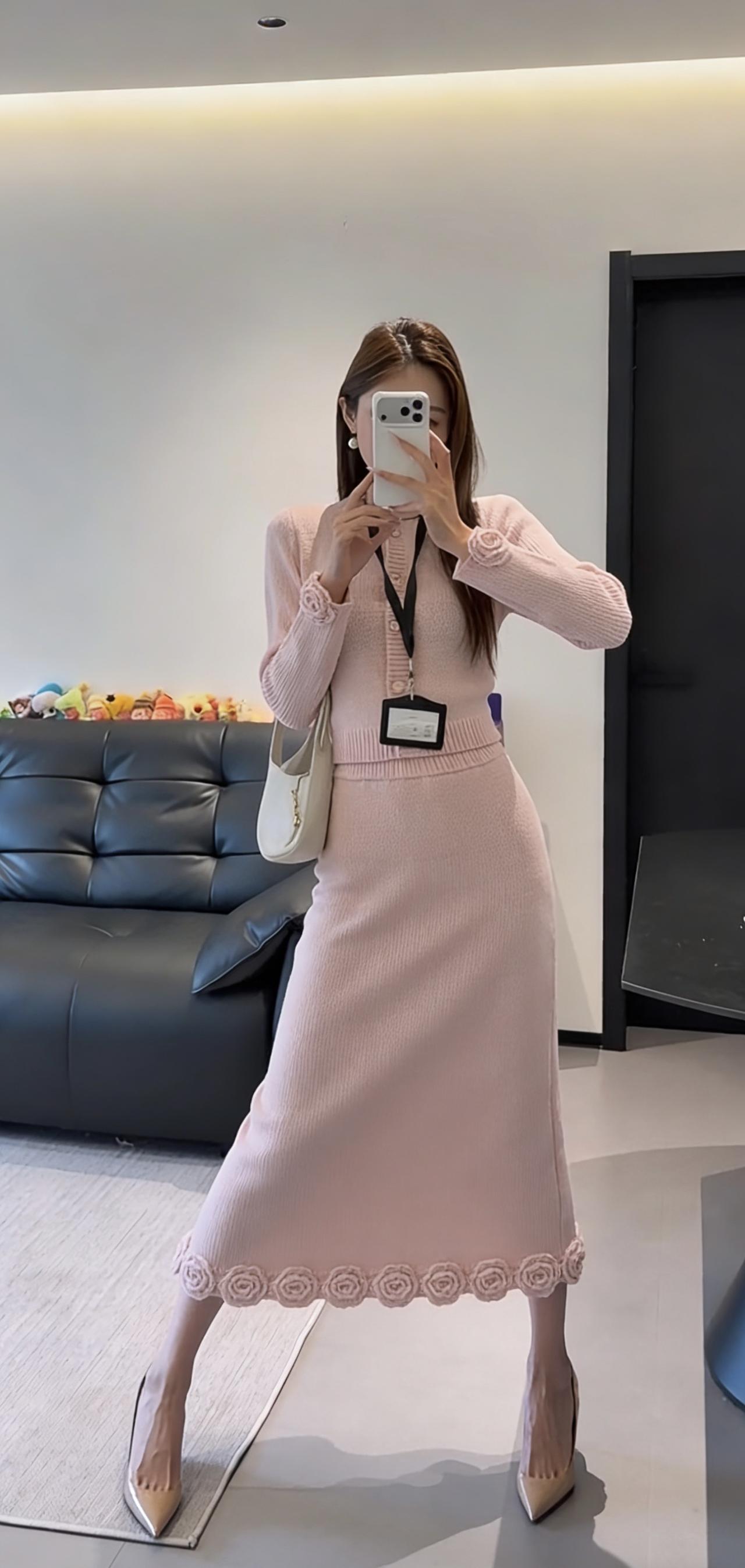 正常穿搭推荐，无不良引导。今日推荐穿搭整体风格：温柔知性风，兼具优雅与通勤感