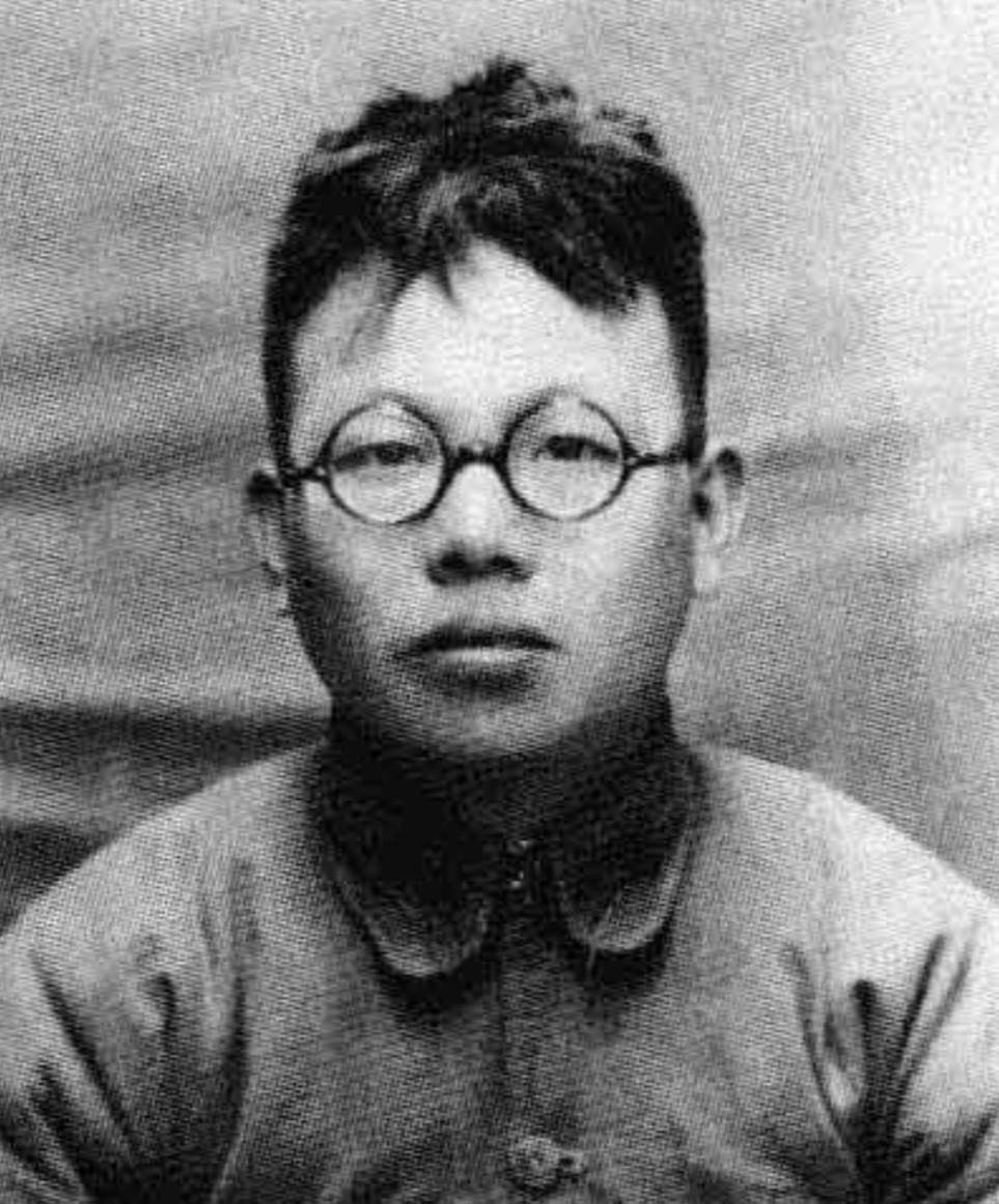 烈士卢冬生，他是是湖南湘潭人，和陈赓的同乡，小时候在陈家放牛，两人自幼相识。19