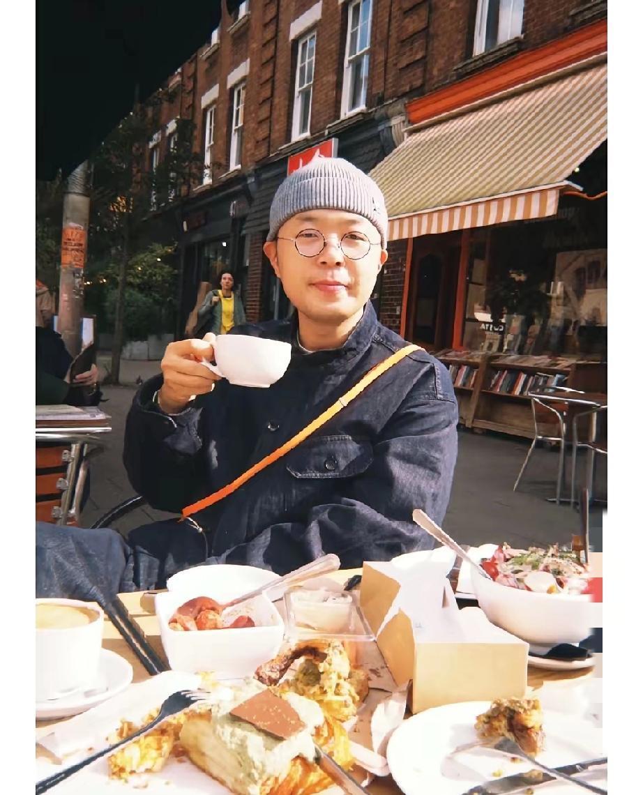 杜海涛去英国上学了？你以为是镀金进修，其实更像是给“空窗期”找个好听的说法。自