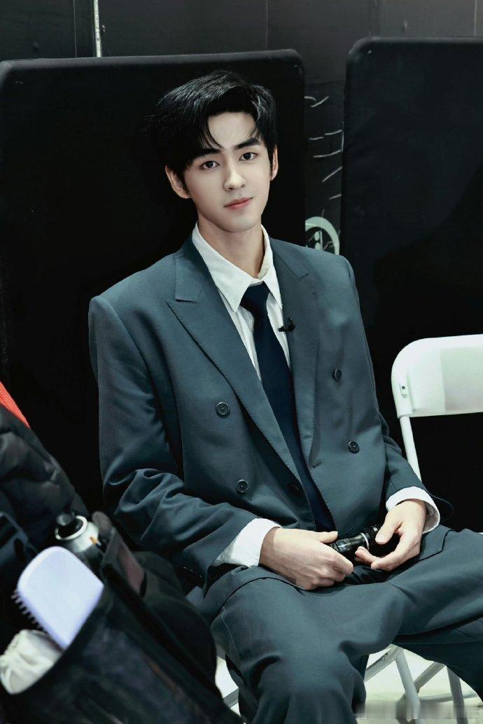 声鸣远扬唯一金v选手独一份的荣耀，实至名归的金V！张卓尔成为《声鸣远扬》唯一金