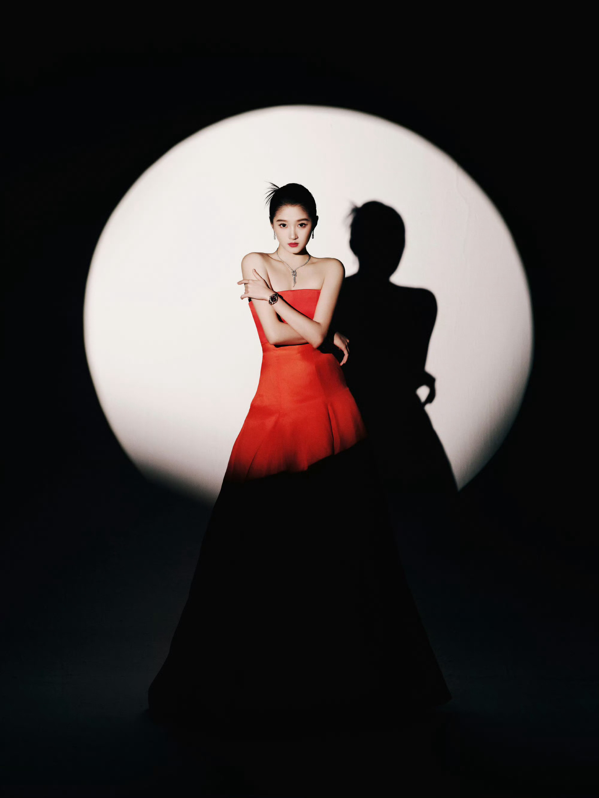 关晓彤橘色抹胸，这套也好美！