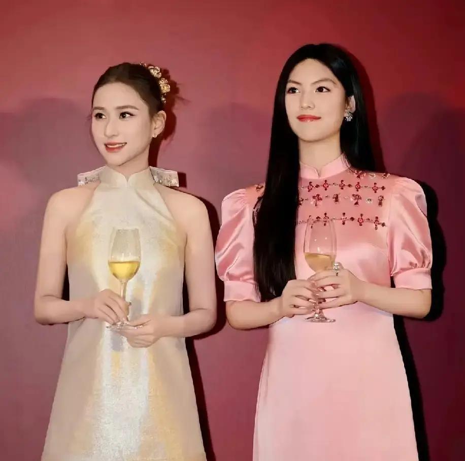 豪门合影只留王诗龄，其余4人全被裁李湘发图后秒删原图，只剩女儿和赌王千金。