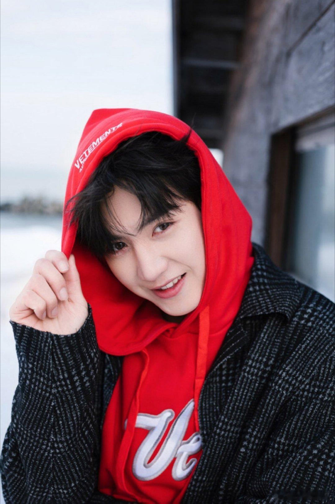  先暗踩陈哲远《一笑随歌》男主热度不及配角，再疑似嘲讽其后续接戏难，于正连环内涵