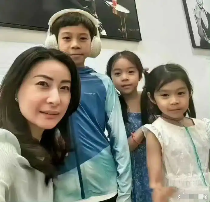 郭晶晶三个孩子太随爸妈!完美印证“儿子像妈,女儿随爸”